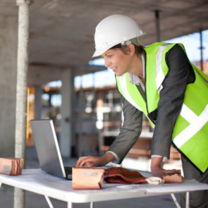 Personne travaillant sur un chantier
